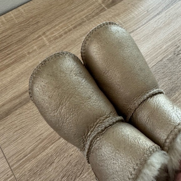 UGG Napa Baby Gold Metallic Sherpa Lined Velcro Boots‎ Booties - Picture 8 of 9